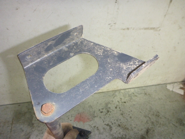 Кронштейн солнцезащитного козырька