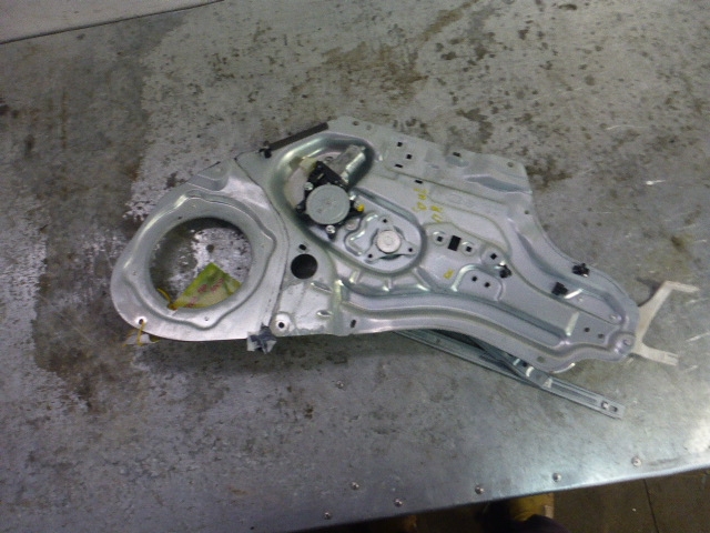 Стеклоподъемник электр. передний правый