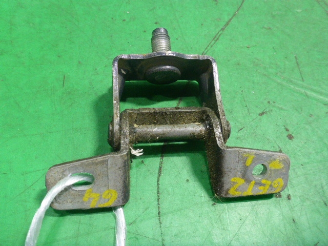 Петля двери багажника