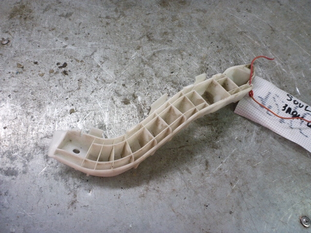 Кронштейн заднего бампера правый