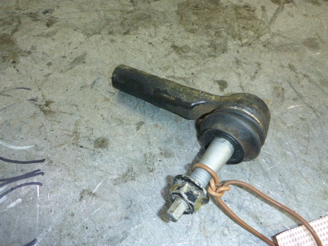 Наконечник рулевой левый