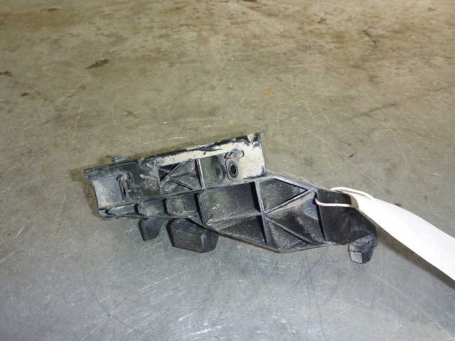 Кронштейн фар правый