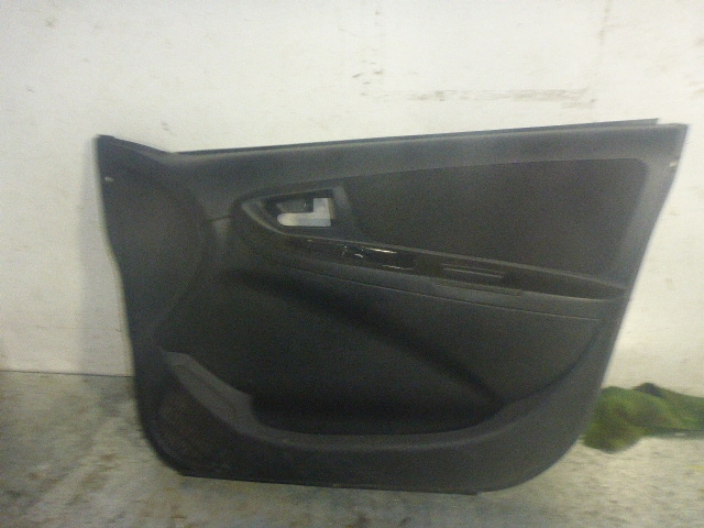 Обшивка двери передней правой