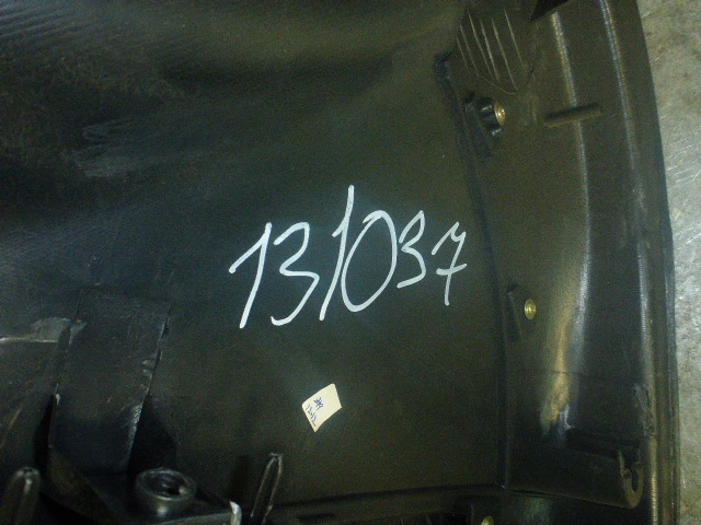 Обшивка двери передней правой