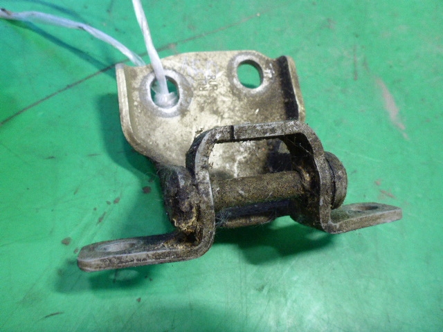 Петля двери задней правой верхняя