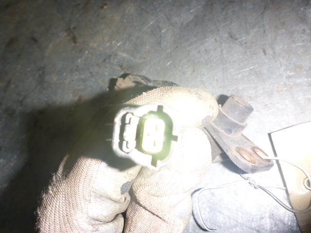 Датчик ABS передний