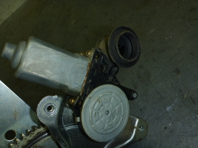 Стеклоподъемник электр. задний правый