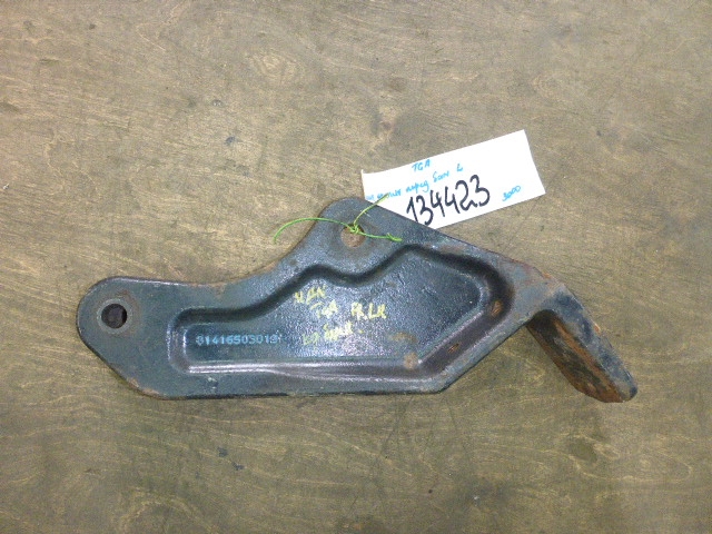 Кронштейн усилителя переднего бампера левый