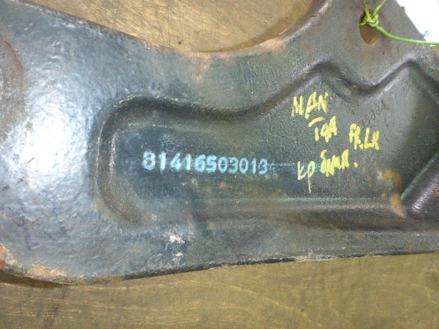 Кронштейн усилителя переднего бампера левый