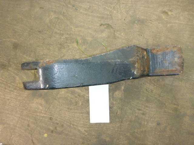 Кронштейн усилителя переднего бампера левый