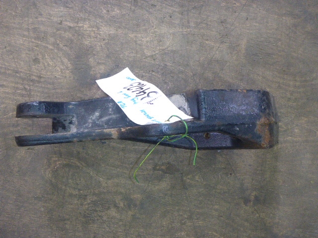 Кронштейн усилителя переднего бампера левый