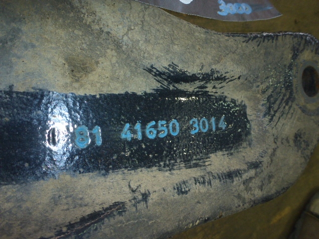 Кронштейн усилителя переднего бампера правый