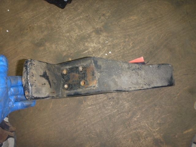 Кронштейн усилителя переднего бампера правый