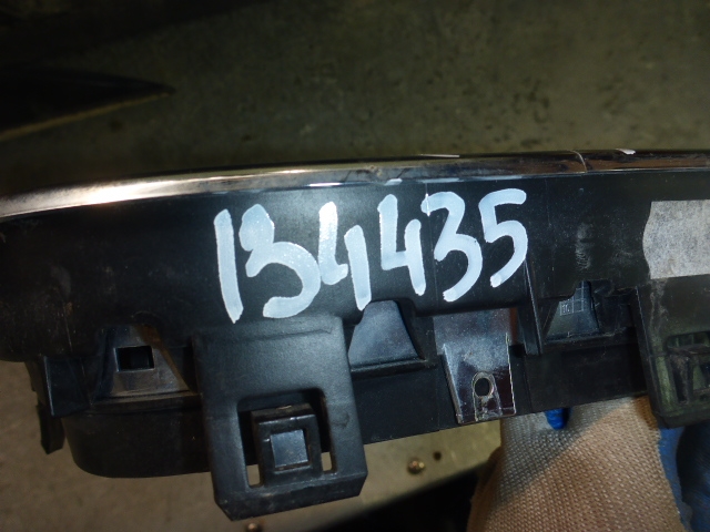 Решетка радиатора левая