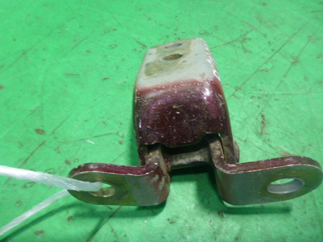 Петля двери передней левой верхняя