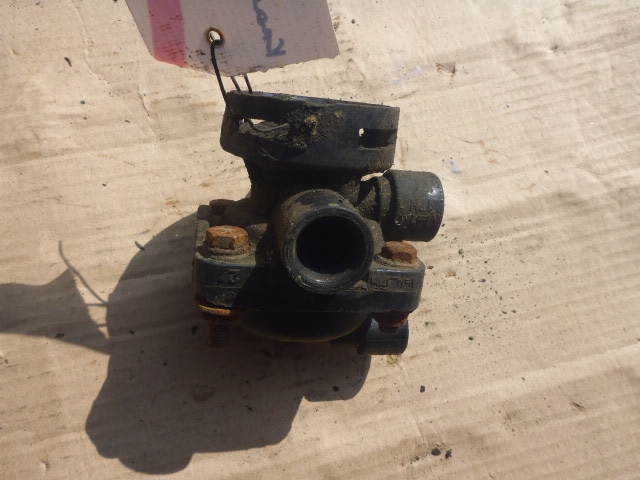 Клапан ускорительный