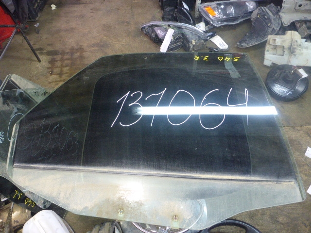 Стекло двери задней правой