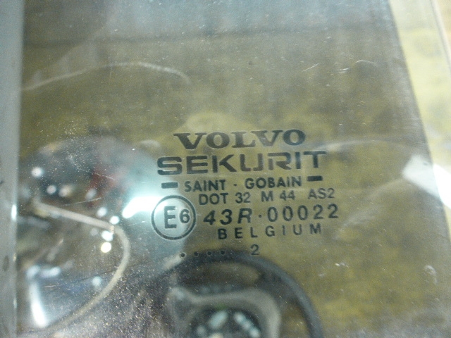 Стекло двери задней правой