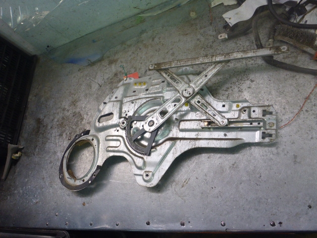 Стеклоподъемник электр. передний левый