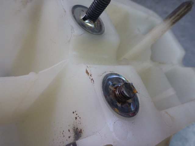 Кронштейн заднего бампера правый