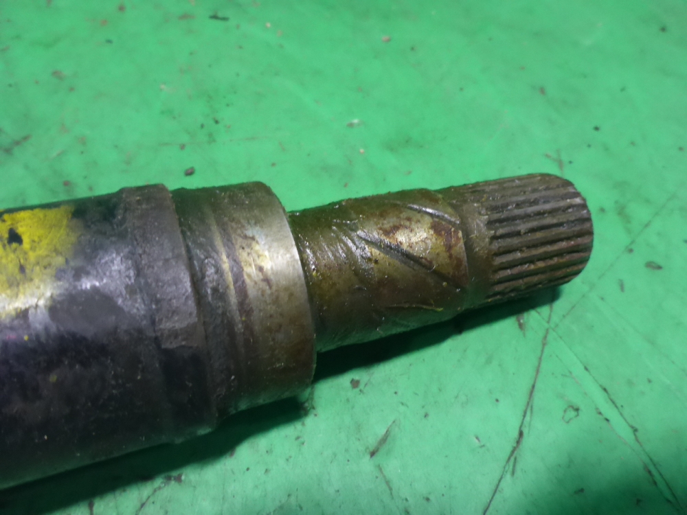 Полуось промежуточная (привод)