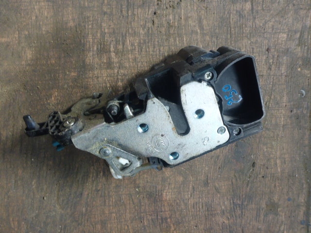 Замок двери задней правой