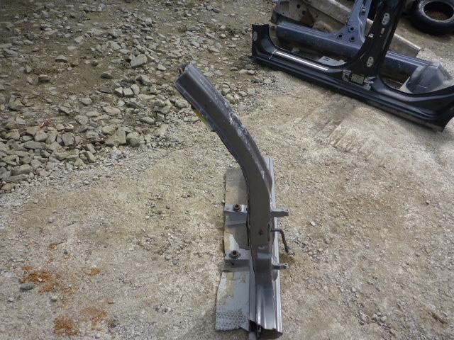 Порог со стойкой правый