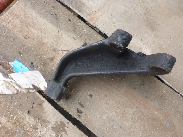 Кронштейн двигателя передний