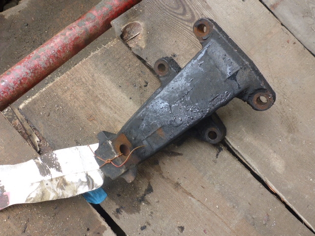 Кронштейн двигателя передний