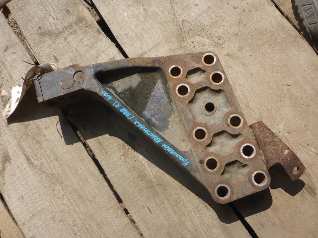 Кронштейн двигателя правый