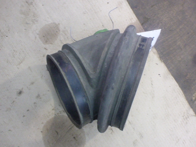 Патрубок воздушного фильтра