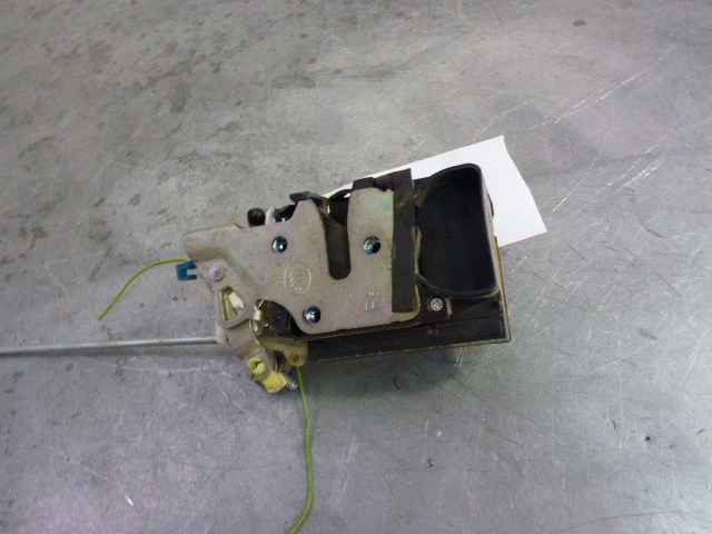 Замок двери передней правой