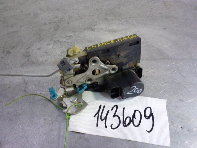 Замок двери передней правой