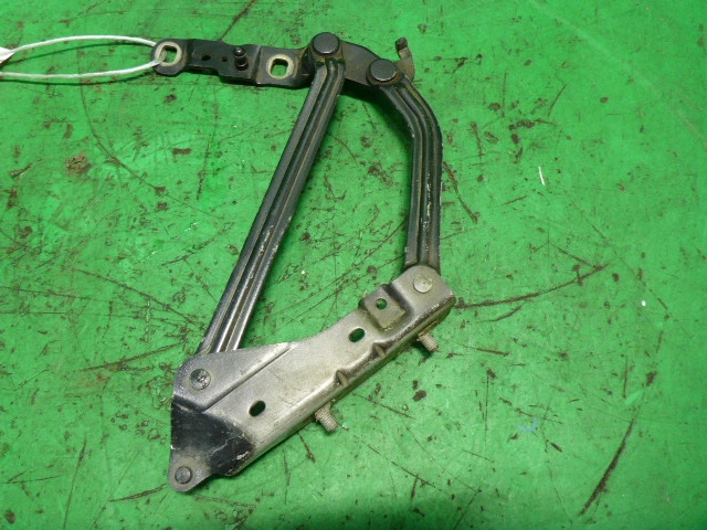 Петля крышки багажника