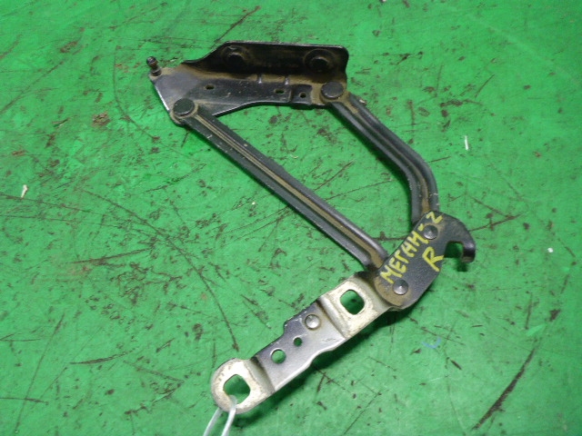 Петля крышки багажника