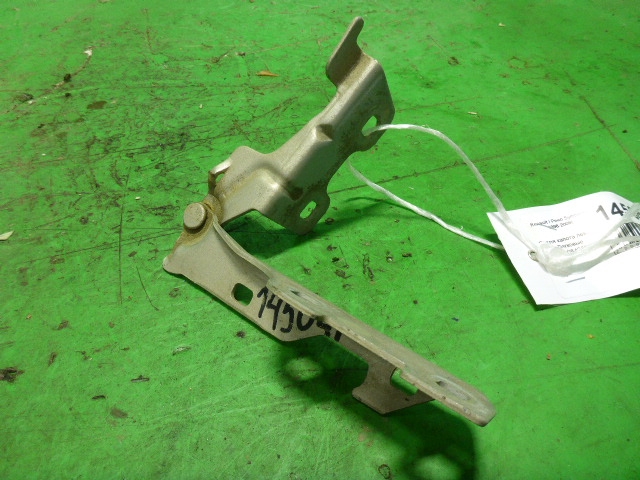 Петля капота левая