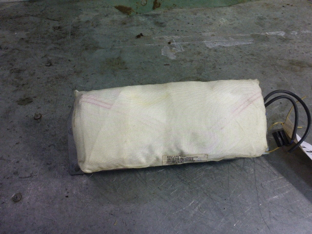 Подушка безопасности пассажирская (в торпедо)