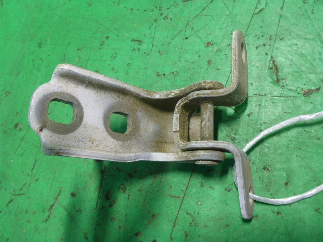 Петля двери передней правой верхняя