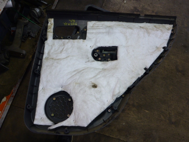 Обшивка двери задней левой