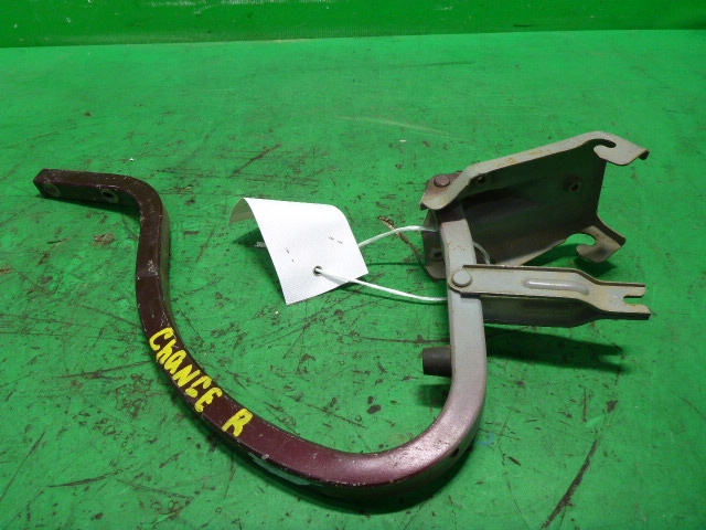 Петля крышки багажника