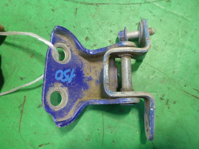 Петля двери задней левой верхняя