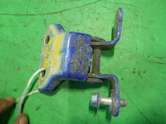 Петля двери задней левой верхняя