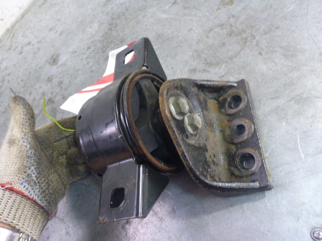 Опора двигателя правая