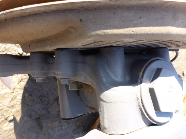 Кулак поворотный передний правый