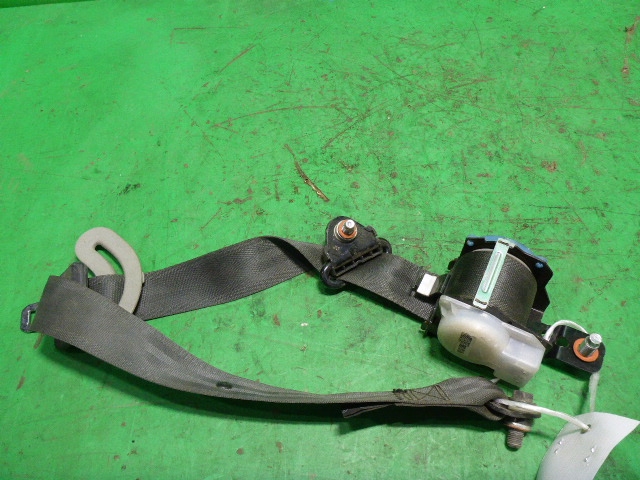 Ремень безопасности