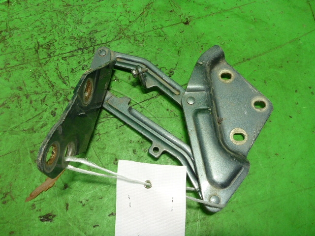 Петля капота правая