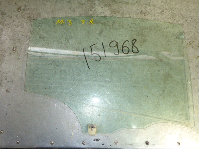 Стекло двери задней правой