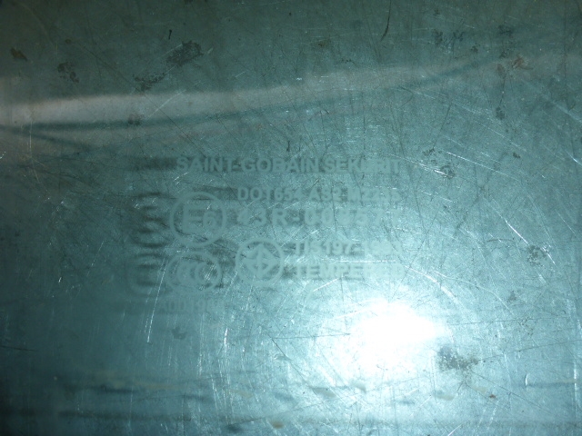 Стекло двери задней правой