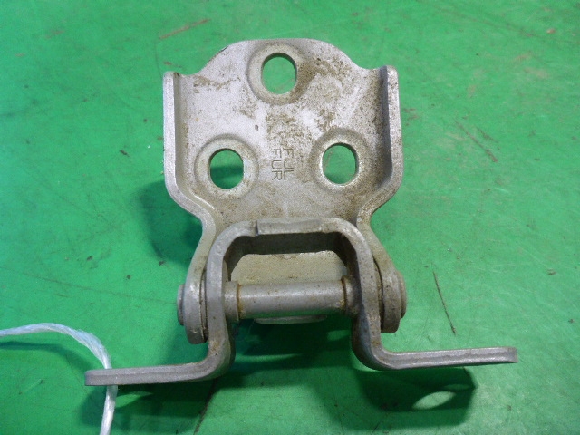 Петля двери передней правой верхняя