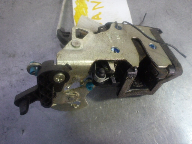 Замок двери задней левой